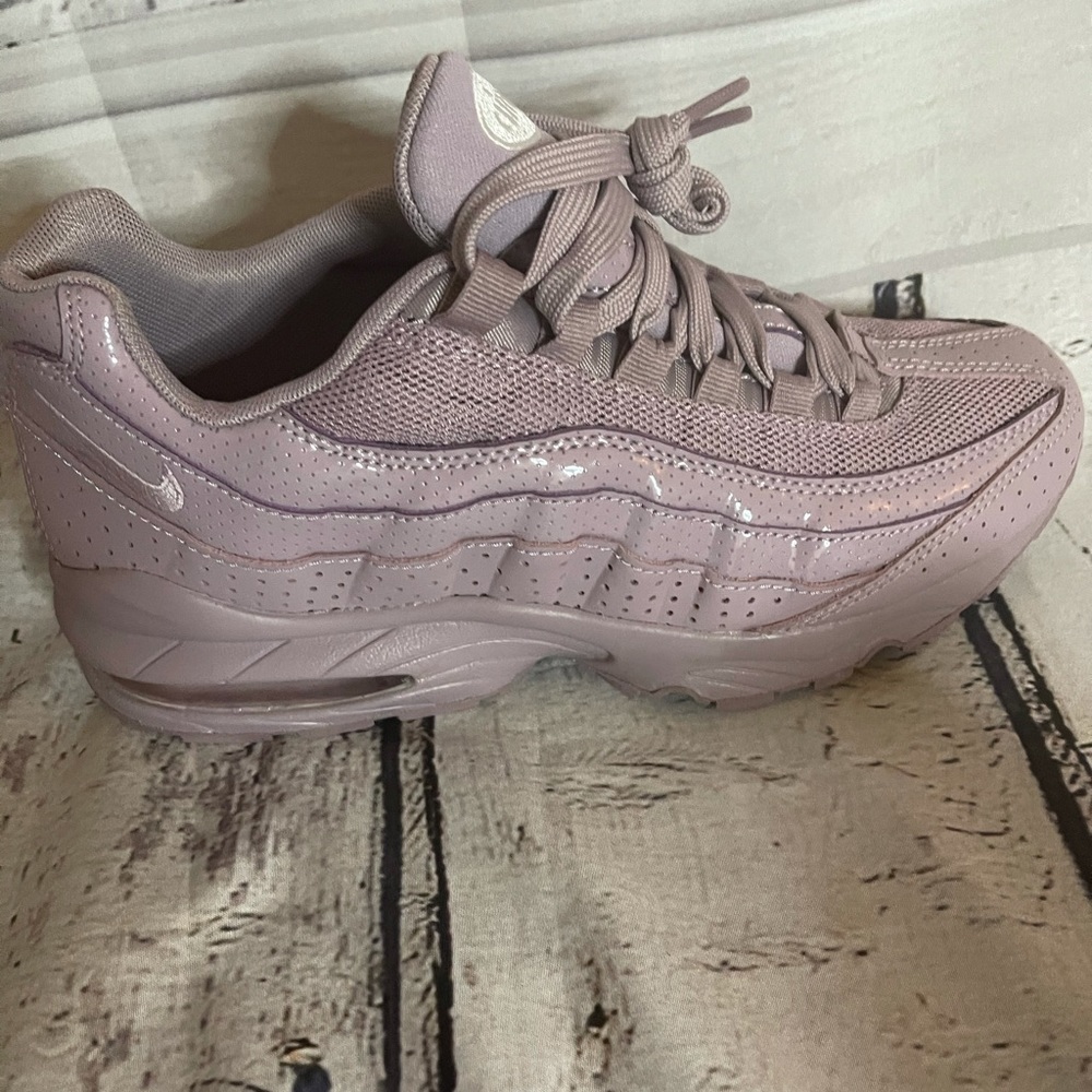 Kids Lavender Nike Air Max 95 5.5 or women’s 7